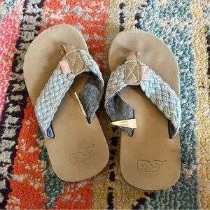 Vineyard vines Kids Blue and Tan Flip Flops size 1